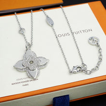 18K Louis Medaillon Necklace