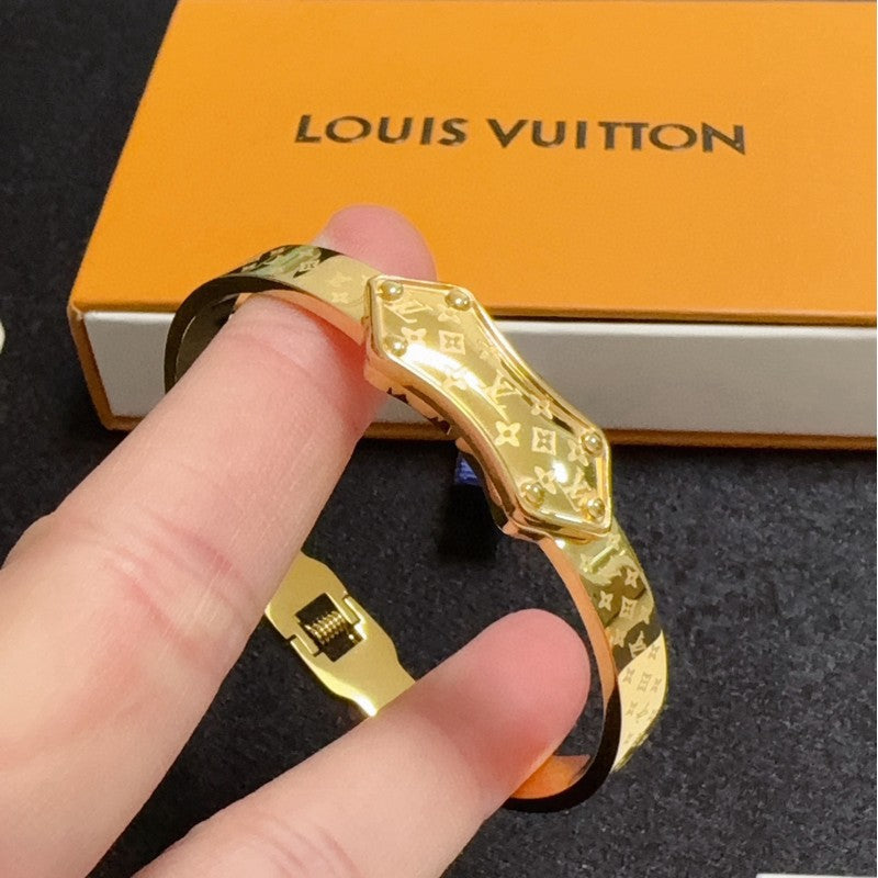 18K Louis Shield Gold Bracelet
