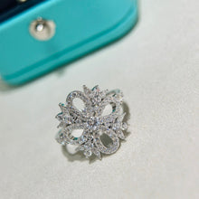 18K T Vinatge Flower Ring