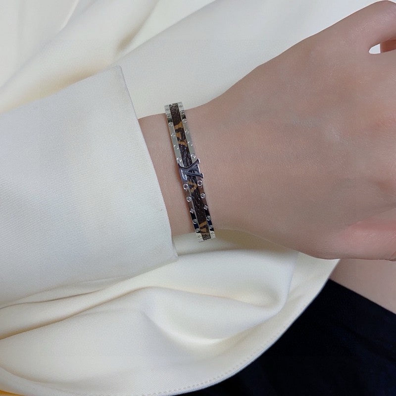 18K Louis Brown Gold Bracelet