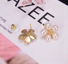 18K Triomphe Flower Pearls Earrings