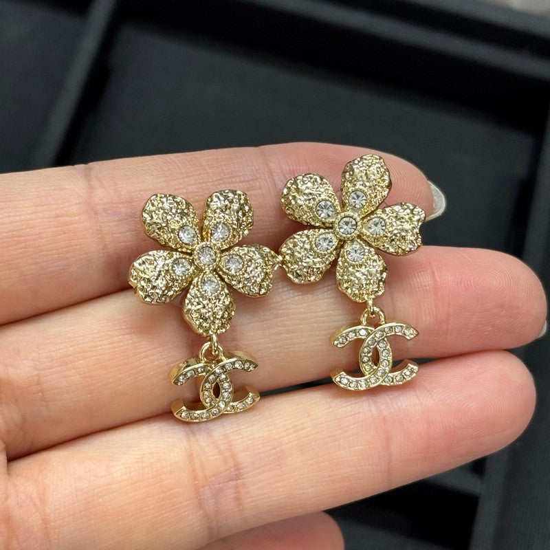 18K CC Twist Gold Diamond Earrings