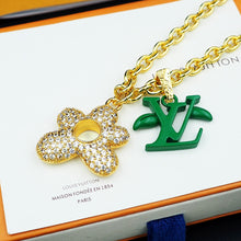 18K Louis Blooming Pendant Necklace