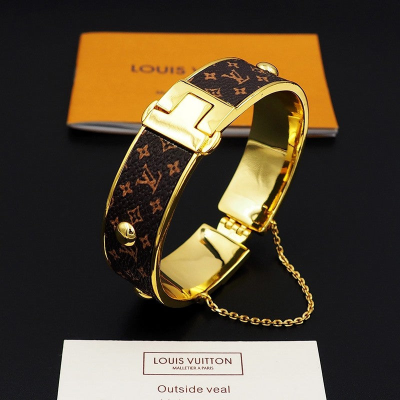 18K Louis Signature Bracelet