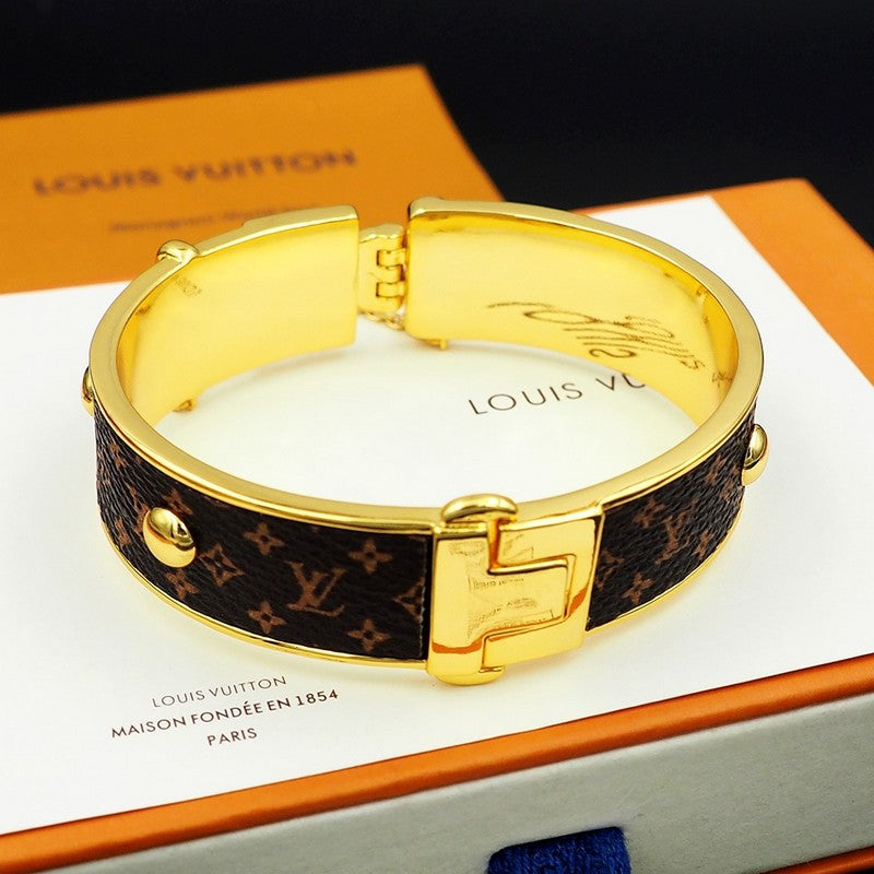 18K Louis Signature Bracelet