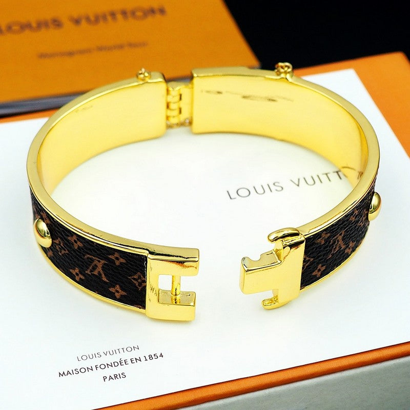 18K Louis Signature Bracelet